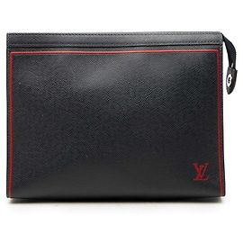 Bolso de mano Louis Vuitton Taiga Pochette Voyage MM Azul