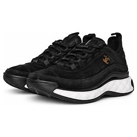 Chanel, Suede-Sneaker mit goldenem CC-Logo