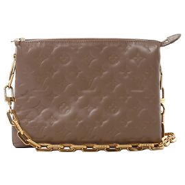 Louis Vuitton Coussin PM Monogram Embossed Schultertasche in Beige M21263