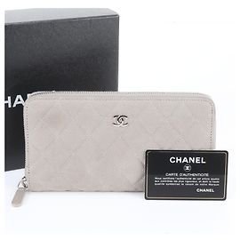 Portafoglio lungo Chanel A50097 in pelle caviar matelassé