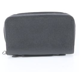 Louis Vuitton Taiga Zippy XL Leder Geldbörse