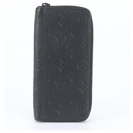 Cartera Zippy Monogram Shadow con protección RFID Louis Vuitton