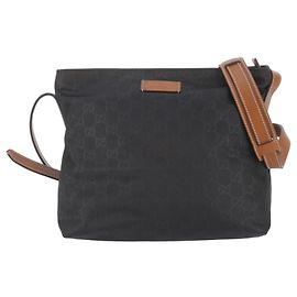 Gucci GG Schultertasche aus Nylon und Leder