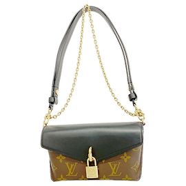 Louis Vuitton Monogram Schultertasche mit Riemen und Vorhängeschloss