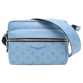 Bolso de hombro Louis Vuitton Outdoor Messenger PM