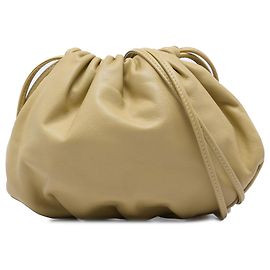 Bottega Veneta The Mini Pouch Crossbody em pele de cordeiro Beige