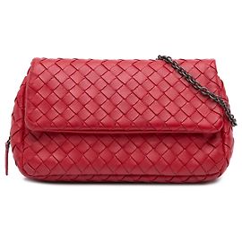 Bottega Veneta Mini Crossbody-Tasche mit Klappe und erweiterbarer Kette aus rotem Nappa Intrecciato