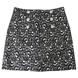 NUEVA FALDA CORTA CHANEL ESTAMPADO CAMELIA P59109 S 36 EN PIEL DE CORDERO