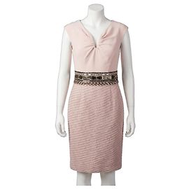 Vestido Escada rosa com cinto decorado
