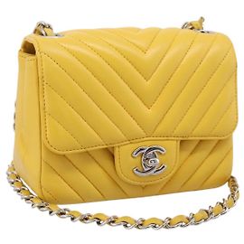 CHANEL V Stitch Schultertasche mit Kette aus Lammleder Gelb Silber CC Auth 206310SAM