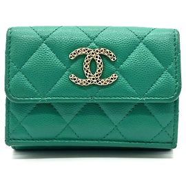 Chanel Matelassé Green Tri-fold Geldbörse