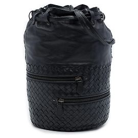 Borsa a secchiello Bottega Veneta in Nappa Intrecciato nera con zip frontale e coulisse