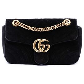 Gucci GG Marmont Matelassé Schultertasche aus Samt in Schwarz Medium