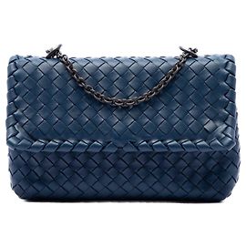 Bottega Veneta Bolso Bandolera Olimpia en Baby Nappa Intrecciato Azul
