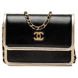 Clutch Chanel Black CC de piel de becerro metalizada con cadena