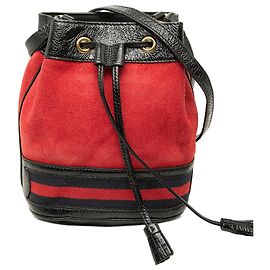Gucci Ophidia Mini Bucket Bag aus rotem Wildleder und Lackleder mit Web-Streifen
