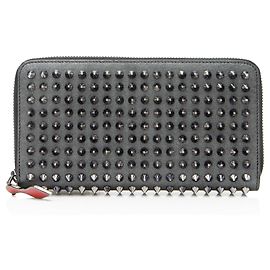 Christian Louboutin Panettone Portemonnaie aus Metallic-Leder mit Spikes