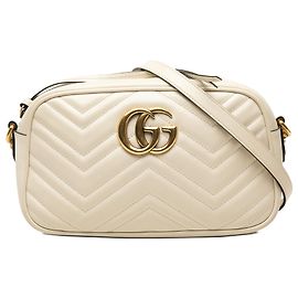 Bolsa Tiracolo Gucci Small GG Marmont em couro matelassê branca