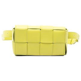 Sac ceinture Mini Cassette en Nappa Intrecciato jaune Bottega Veneta