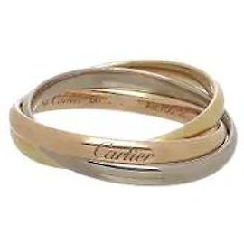 L'anello Trinity, in cui tre fasce si intrecciano armoniosamente, è un classico eterno che simboleggia Cartier. L'oro rosa, l'oro giallo e l'oro bianco rappresentano rispettivamente l'amore, la fedeltà e l'amicizia.