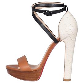 Christian Louboutin Sandali alti in pelle 38.5 EU usati