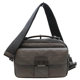 Bolso de hombro Louis Vuitton Black Monogram Taurillon S-Lock Messenger