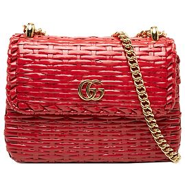 Gucci Mini GG Marmont aus glasiertem Weidengeflecht in Rot, Umhängetasche mit Klappe