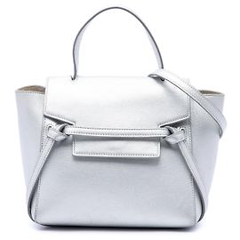 Céline Bolsa de cintura Celine Silver Nano em couro de bezerro laminado