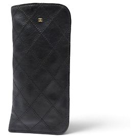 ASTUCCIO OCCHIALI VINTAGE CHANEL IN PELLE MATELASSÉ NERA LOGO CC DORATO