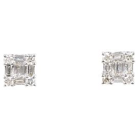 Autre Marque PT900 Platinum Stud Earrings with Diamonds