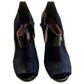 Stivaletti Fendi in denim e vernice nera peep-toe