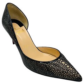 Christian Louboutin Iriza Pumps aus lasergeschnittenem Lackleder Black / Beige