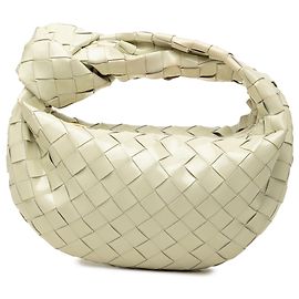Bottega Veneta Mini Jodie Hobo-Bag aus Lackleder Intrecciato in Braun