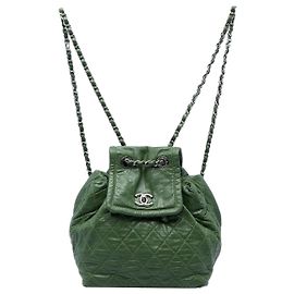 Chanel Beijing 2 in 1 Rucksack aus grünem gestepptem Kalbsleder