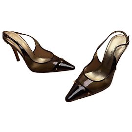 Dolce & Gabbana Slingback-Heels aus schwarzem Lackleder & PVC mit Nieten