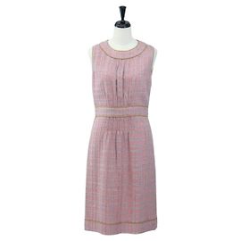 CHANEL Ärmelloses Kleid aus Tweed 36 Rosa Gold CC Auth am12696M