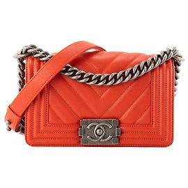 CHANEL - Sac à bandoulière Boy mini Chanel en cuir lisse orange