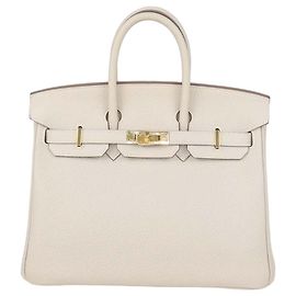 Hermès Bolsa Birkin 25 Hermes em couro Togo Craie com hardware dourado