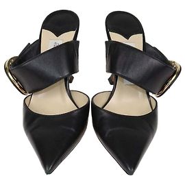 Jimmy Choo Magie Mules aus schwarzem Leder