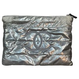 Chanel Clutch silberfarben