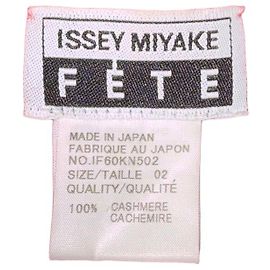 Impresionante cárdigan de cachemira Issey Miyake