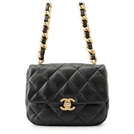 Bolsa de Ombro Chanel Mini Matelassé em pele de cordeiro
