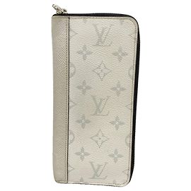 Louis Vuitton Taigarama Zippy Wallet Vertical M30446
