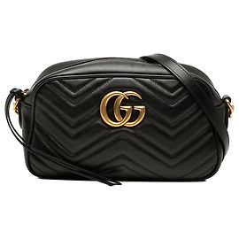 Gucci Small GG Marmont Matelassé Crossbody-Tasche aus schwarzem Kalbsleder