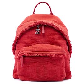 Mochila Chanel em lona acolchoada vermelha com bolso frontal e franjas