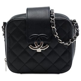 Sac caméra Chanel Black Mini Quilted Lambskin CC Box