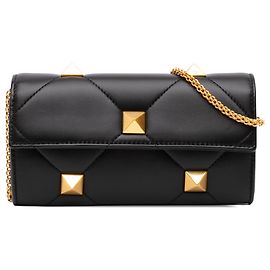 Carteira com corrente Valentino em nappa preta com Roman Stud