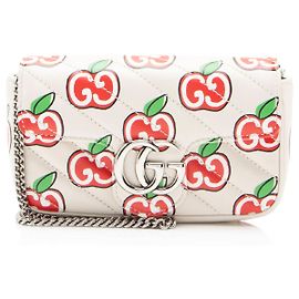 Borsa Mini Flap Gucci GG Marmont in pelle matelassé Apple