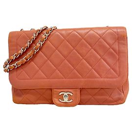 Bolso de hombro Chanel Matelassé rojo