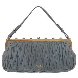 Miu Miu Matelassé Frame Clutch aus Matelassé-Leder